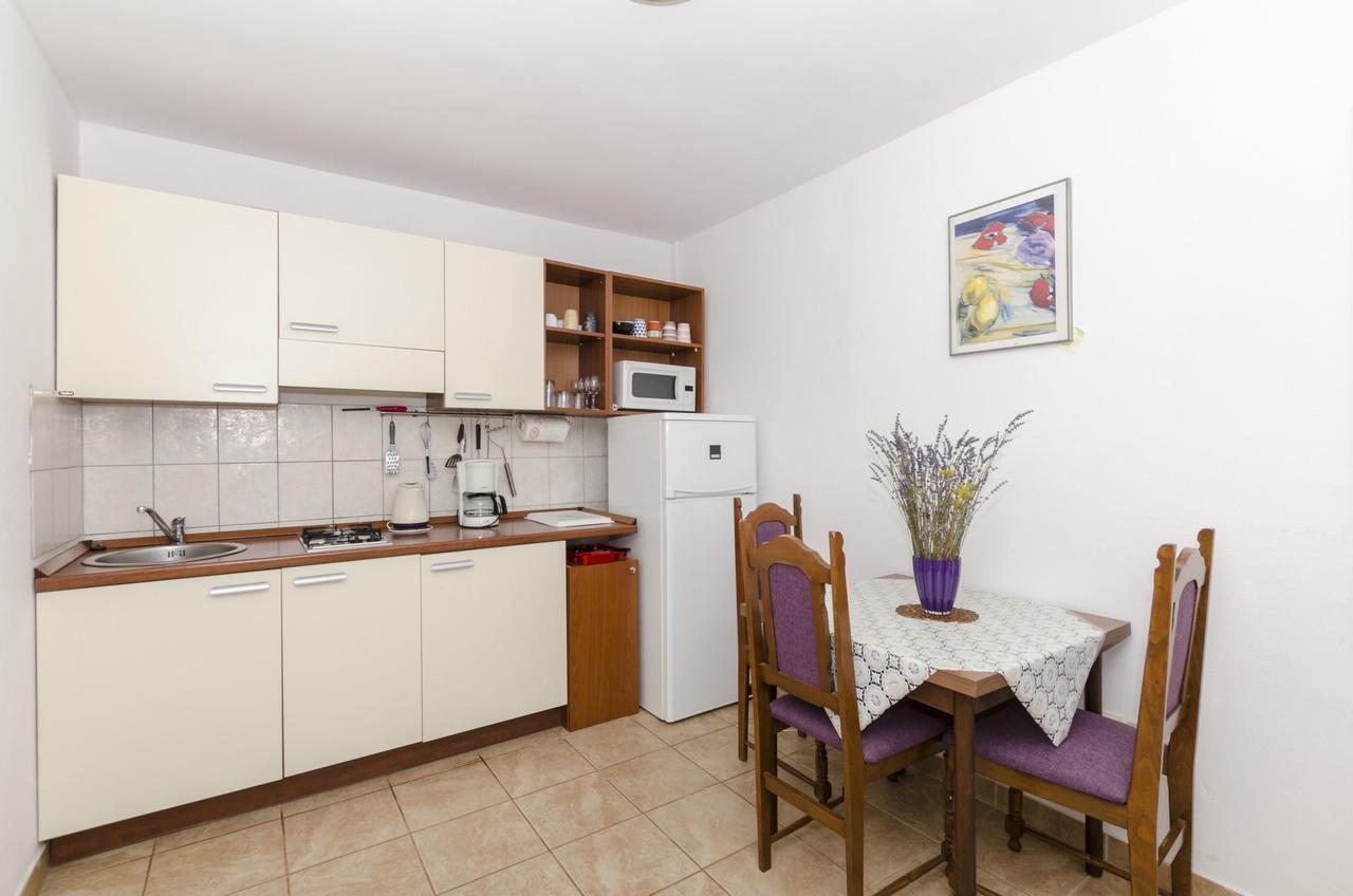 Apartments Dinko Gdinj Екстер'єр фото