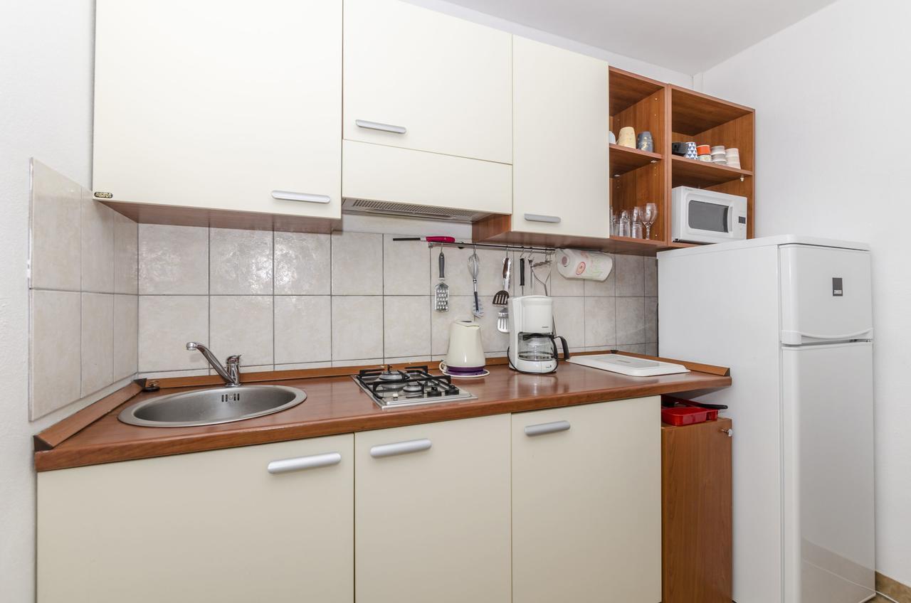 Apartments Dinko Gdinj Екстер'єр фото