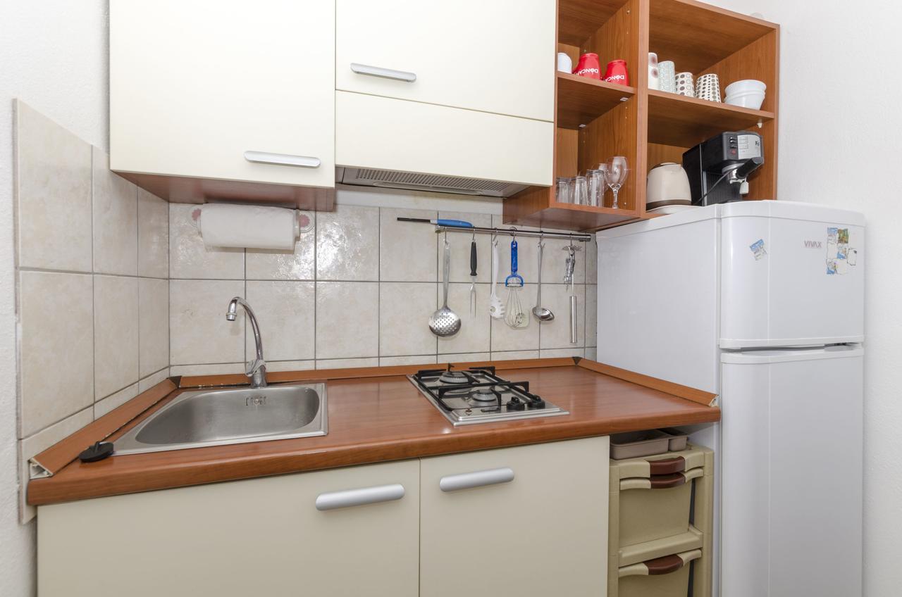 Apartments Dinko Gdinj Екстер'єр фото