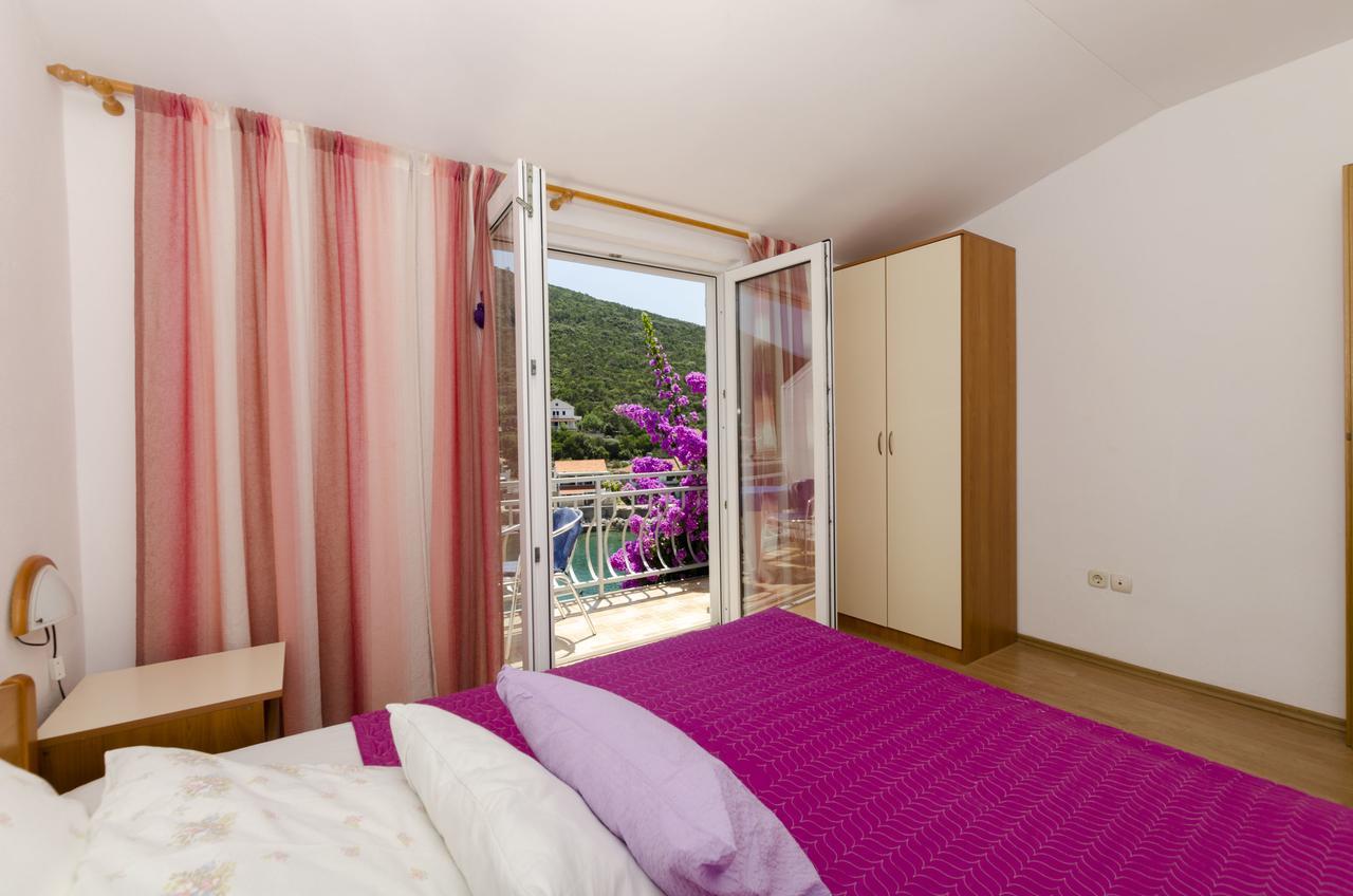 Apartments Dinko Gdinj Екстер'єр фото