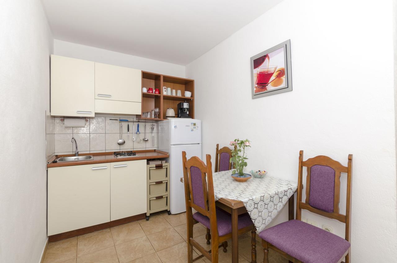 Apartments Dinko Gdinj Екстер'єр фото