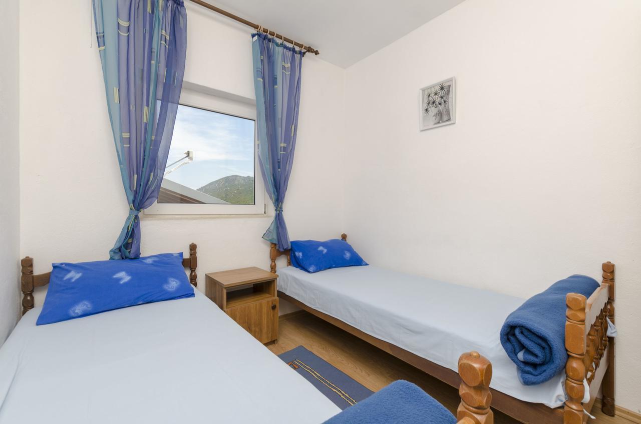 Apartments Dinko Gdinj Екстер'єр фото