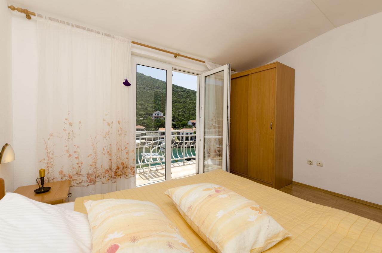 Apartments Dinko Gdinj Екстер'єр фото